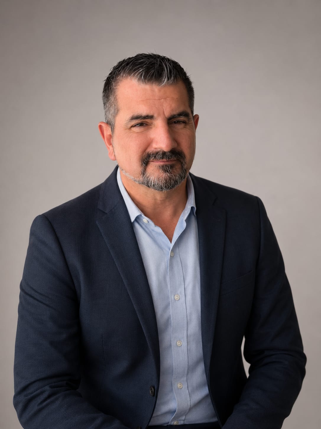 Retrato profesional de Antonio Morales González